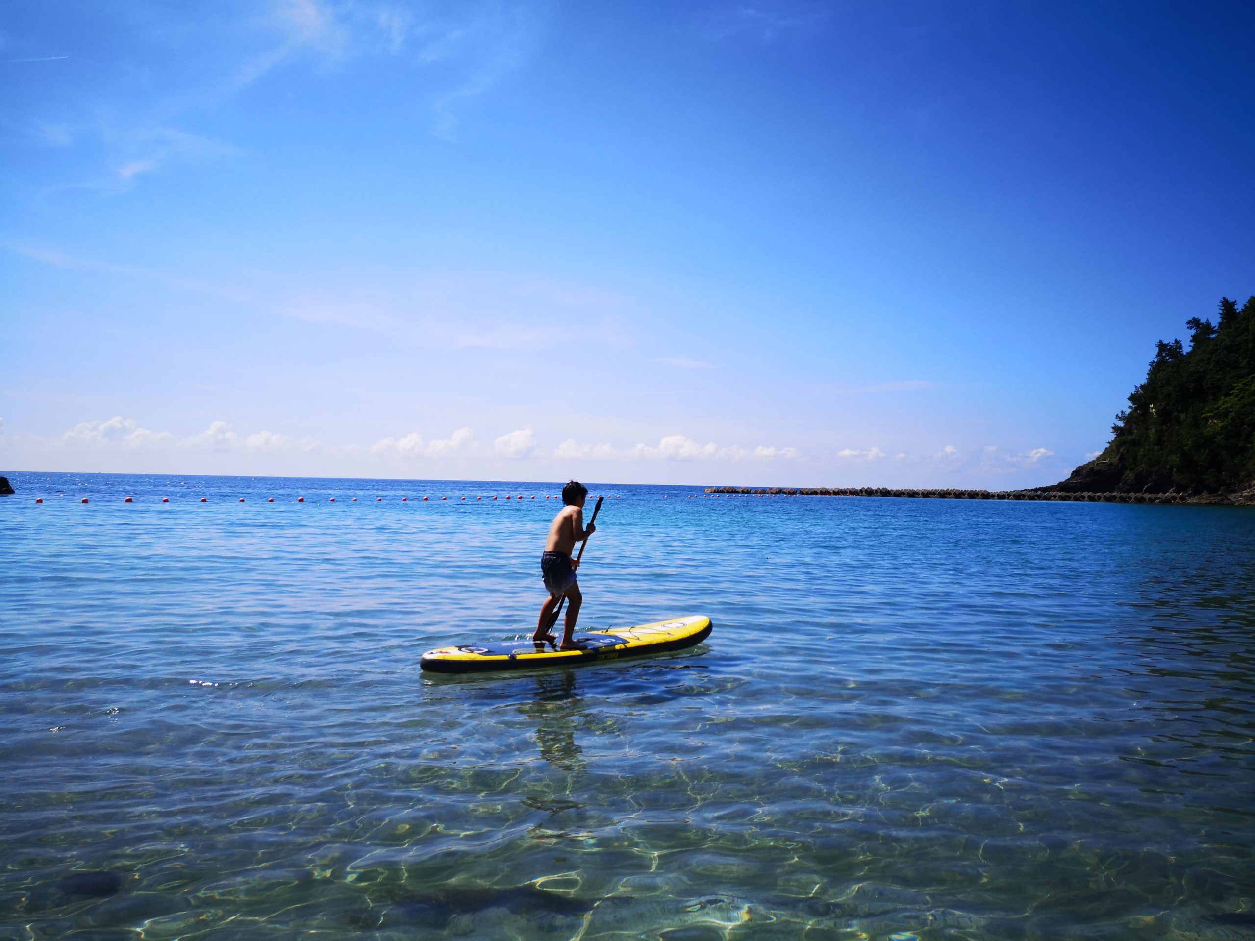 『夏休みの思い出』作りに 家族で近くの海へ出かけました。